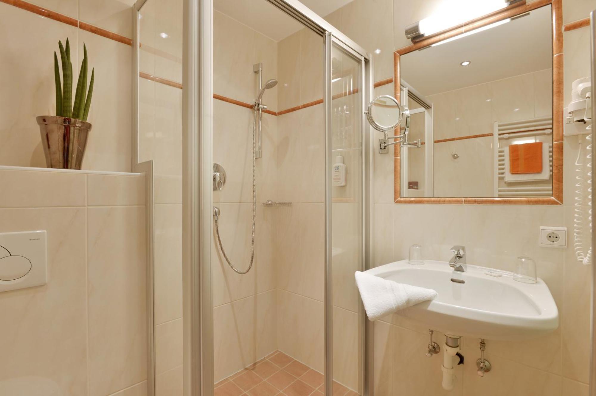 Hotel Waldfriede - Der Logenplatz Im Zillertal 4*